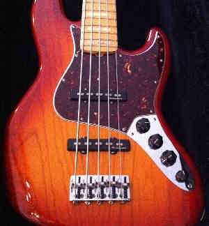 PG 14162: Fender “Custom Classic” 5-string Jazz Bass – Model 015-7502-805