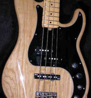 PG1330: FENDER 2010 P BASS DELUXE